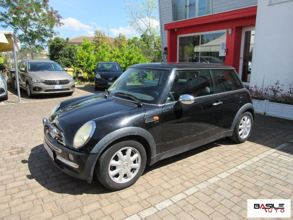 MINI Mini 1.6 16V Cooper (2)