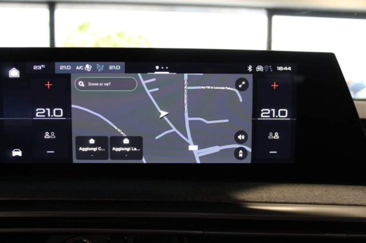 Peugeot 3008 1.2 hybrid GT Exclusive 145cv e-dcs6 (16)