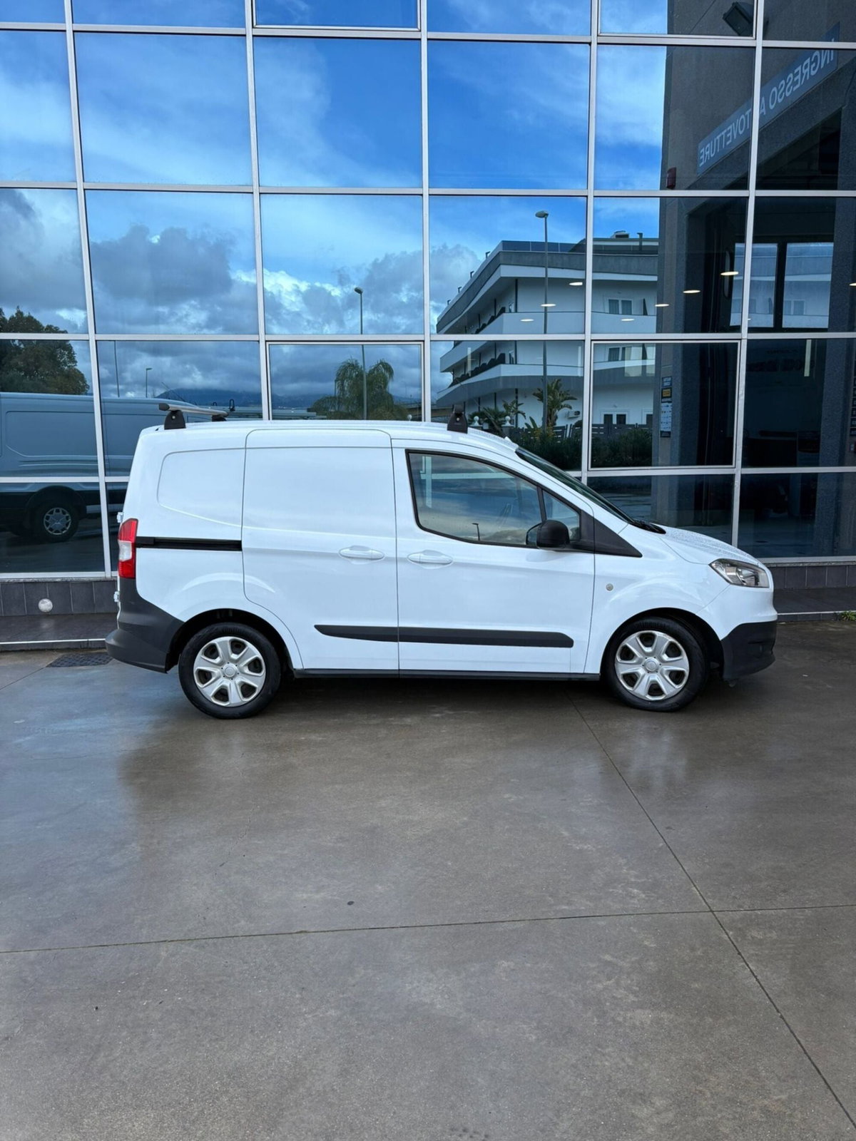 Ford Tourneo Connect 1.5 TDCi 100 CV Plus (2)
