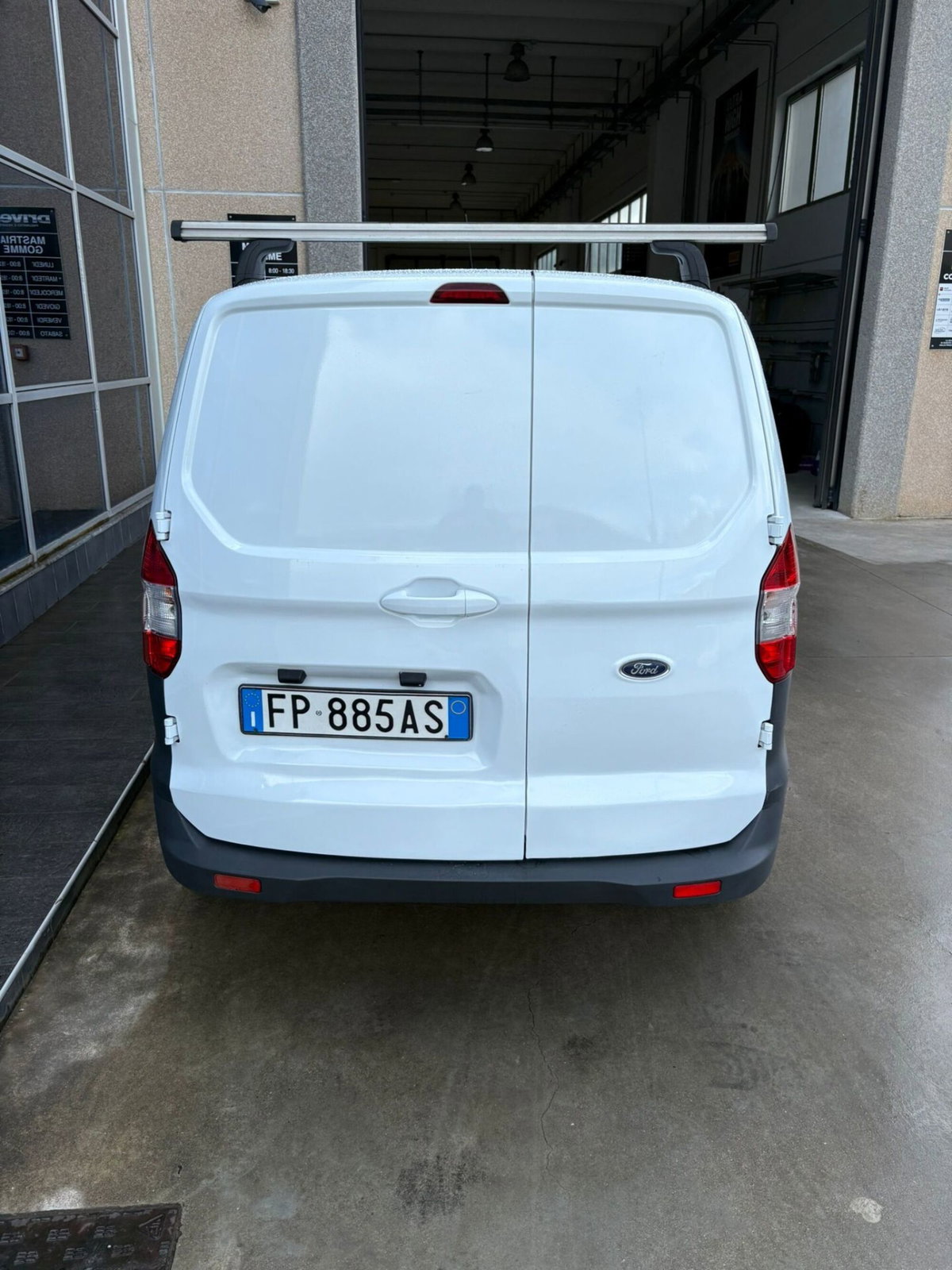 Ford Tourneo Connect 1.5 TDCi 100 CV Plus (3)