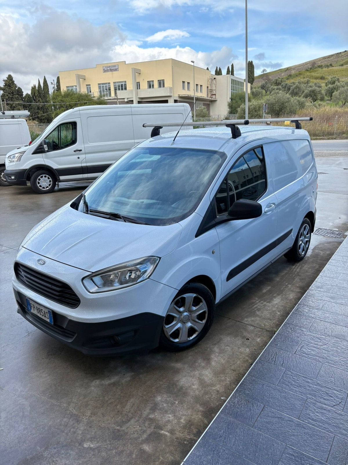 Ford Tourneo Connect 1.5 TDCi 100 CV Plus (4)