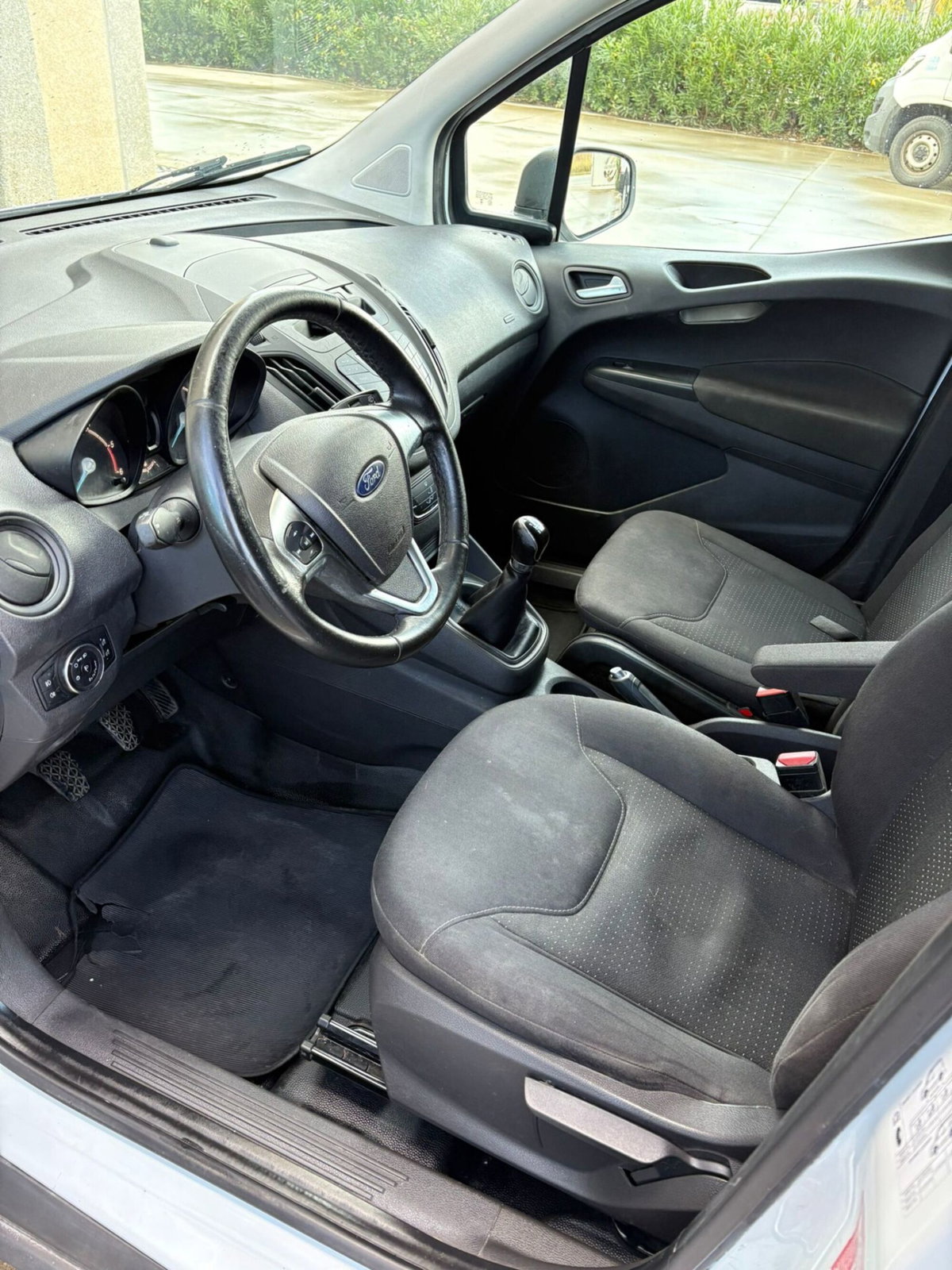 Ford Tourneo Connect 1.5 TDCi 100 CV Plus (5)