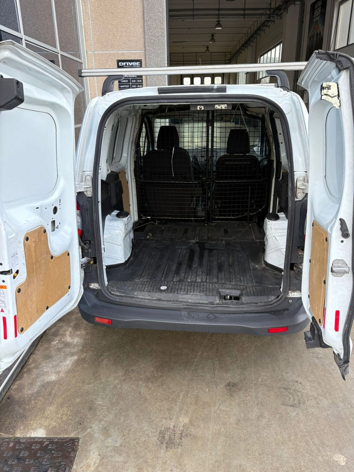 Ford Tourneo Connect 1.5 TDCi 100 CV Plus (6)