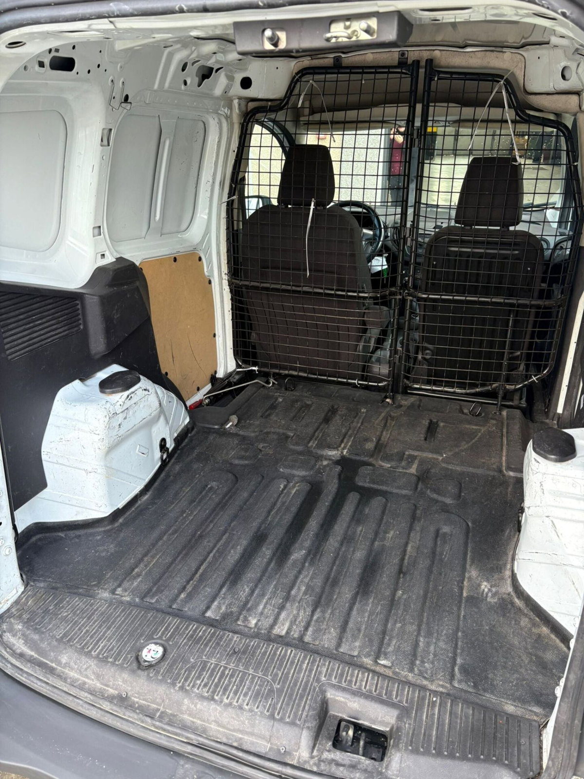 Ford Tourneo Connect 1.5 TDCi 100 CV Plus (7)