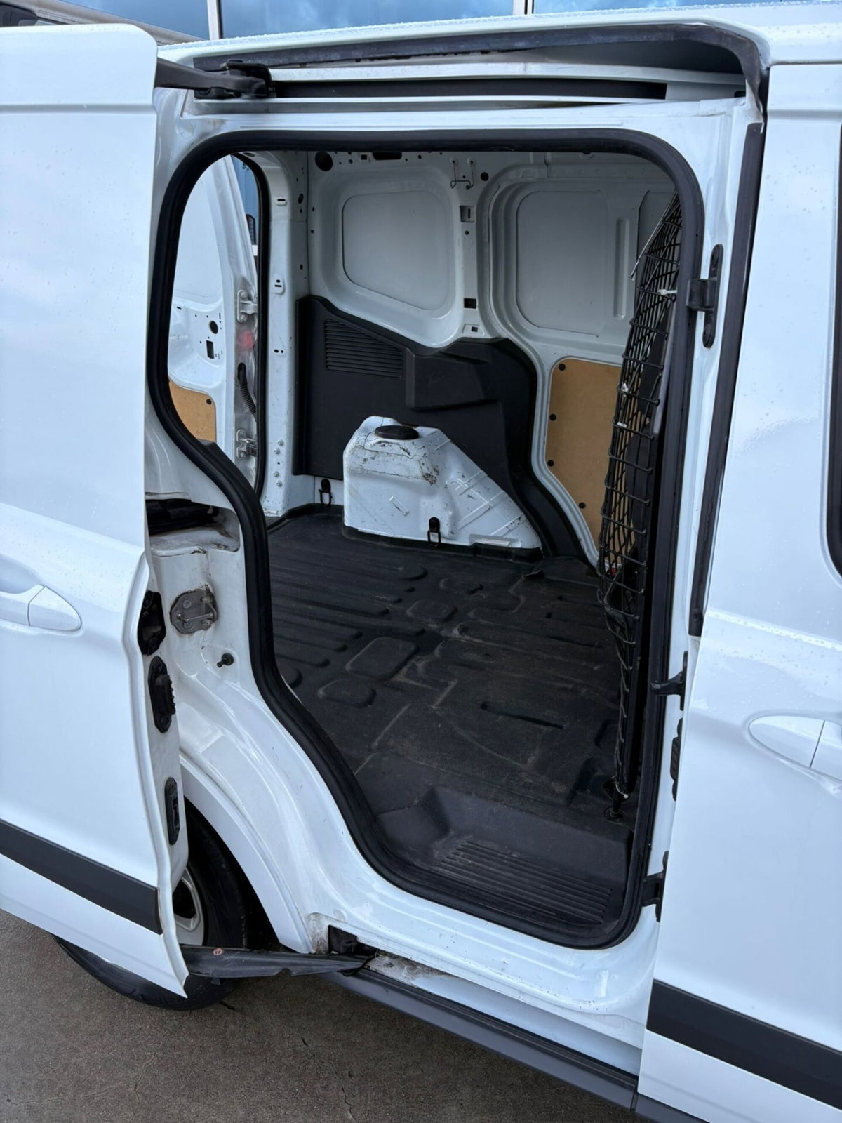 Ford Tourneo Connect 1.5 TDCi 100 CV Plus (8)