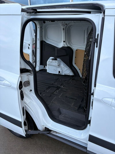 Ford Tourneo Connect 1.5 TDCi 100 CV Plus (8)