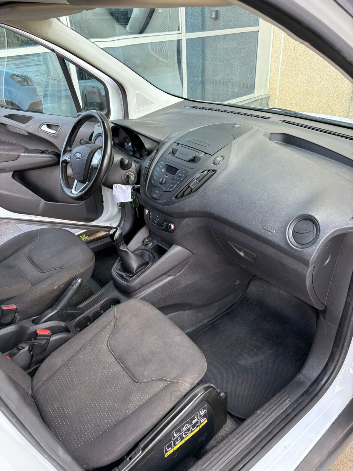Ford Tourneo Connect 1.5 TDCi 100 CV Plus (9)