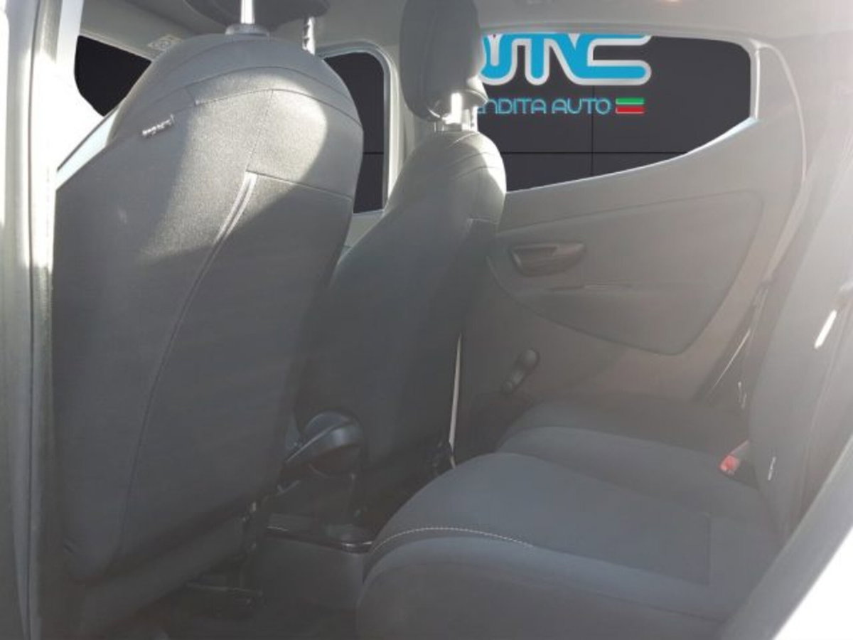 Lancia Ypsilon 1.0 FireFly 5 porte S&S Hybrid Alberta Ferretti (13)