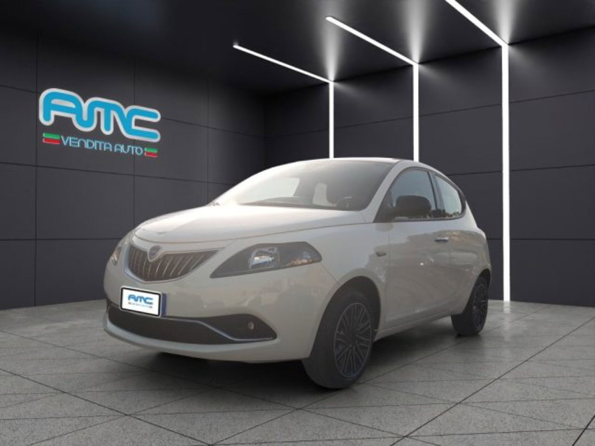 Lancia Ypsilon 1.0 FireFly 5 porte S&S Hybrid Alberta Ferretti (2)