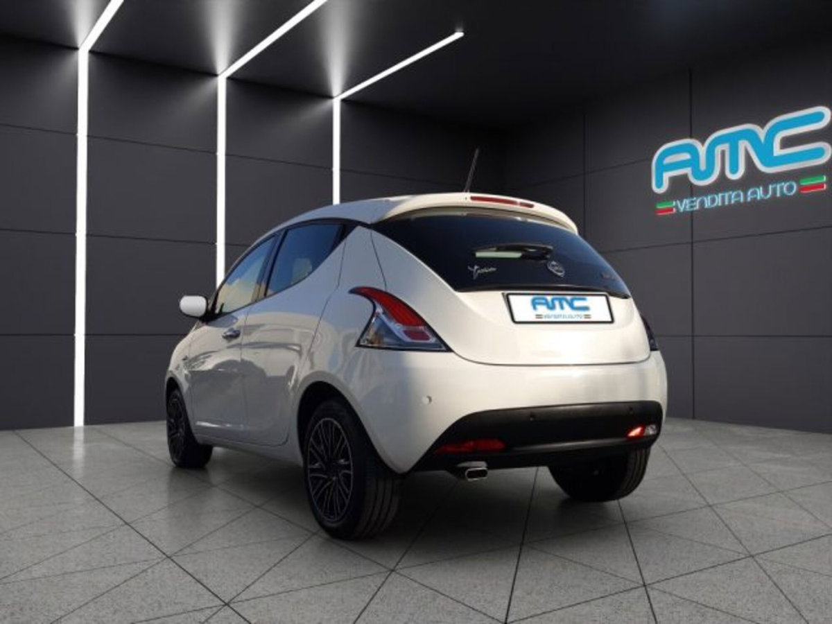 Lancia Ypsilon 1.0 FireFly 5 porte S&S Hybrid Alberta Ferretti (4)