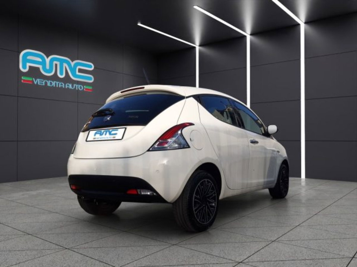Lancia Ypsilon 1.0 FireFly 5 porte S&S Hybrid Alberta Ferretti (6)
