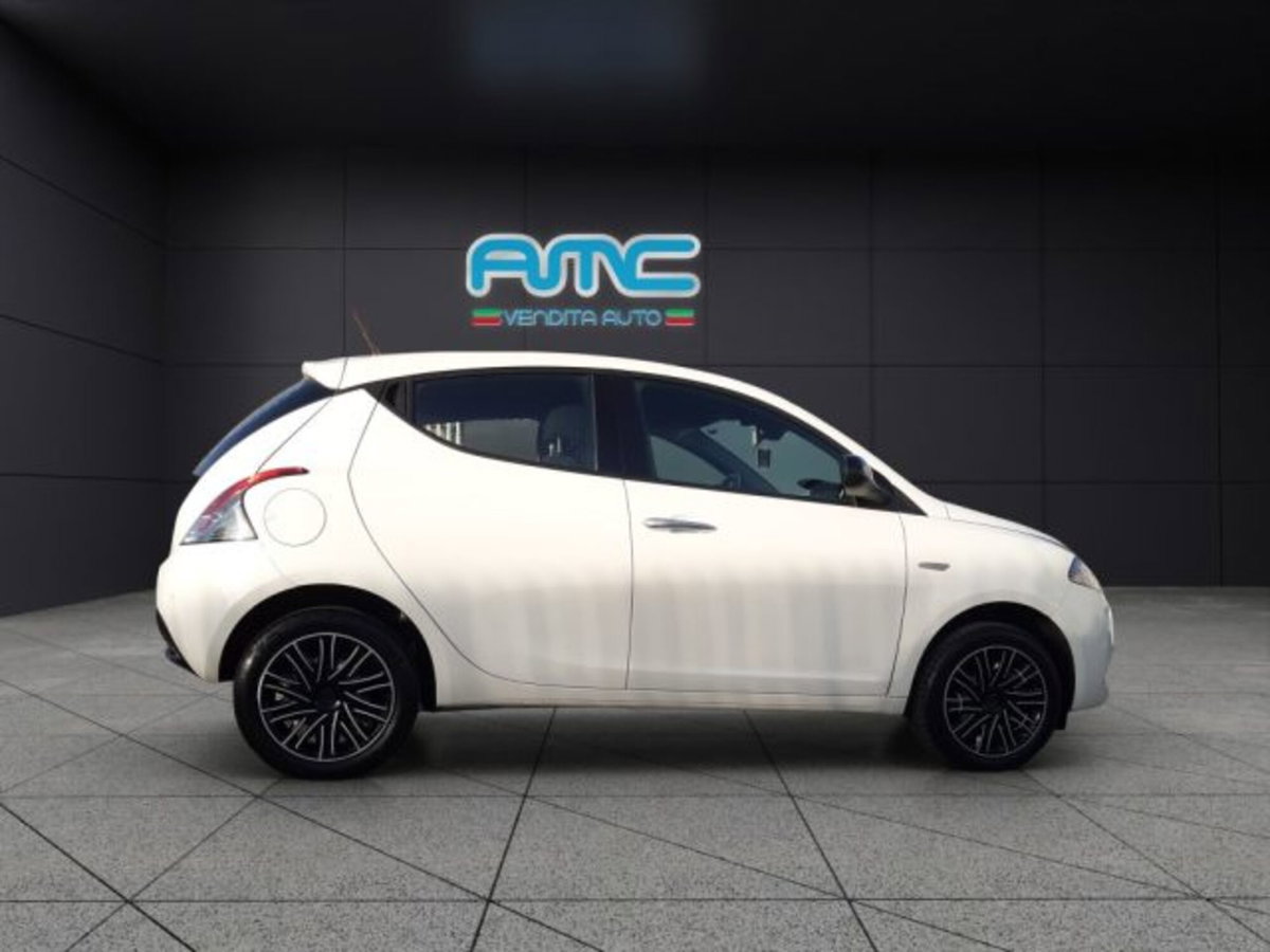 Lancia Ypsilon 1.0 FireFly 5 porte S&S Hybrid Alberta Ferretti (7)