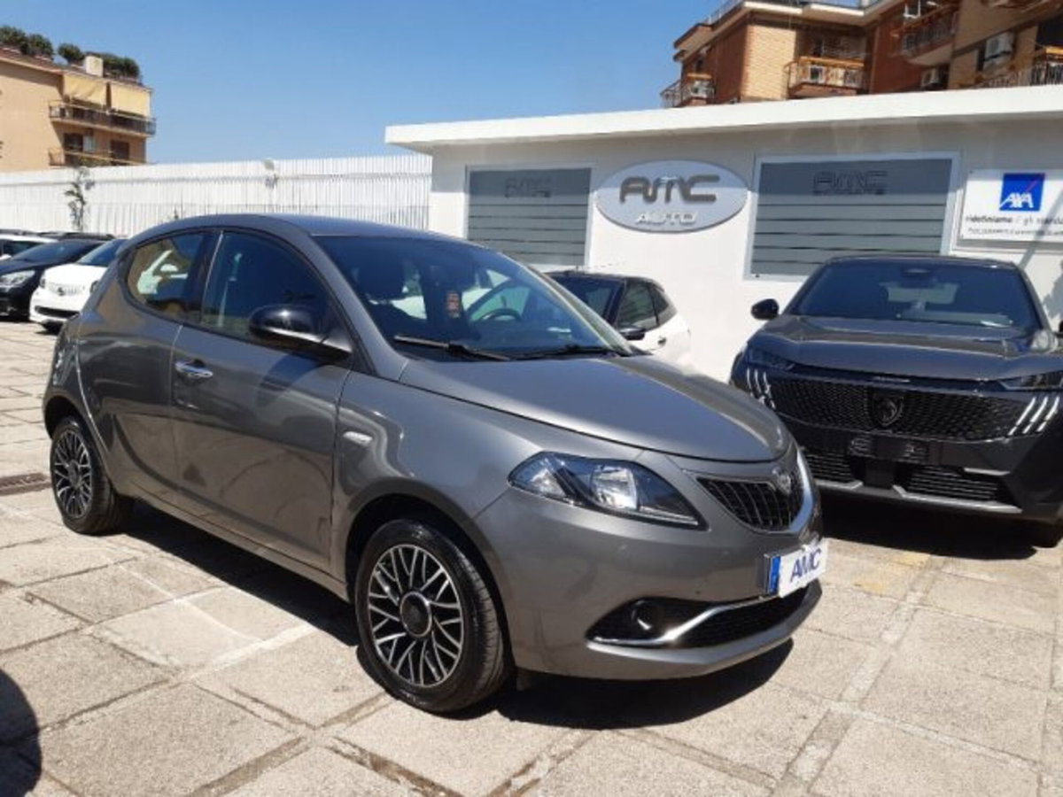 Lancia Ypsilon 1.0 FireFly 5 porte S&S Hybrid Alberta Ferretti (3)