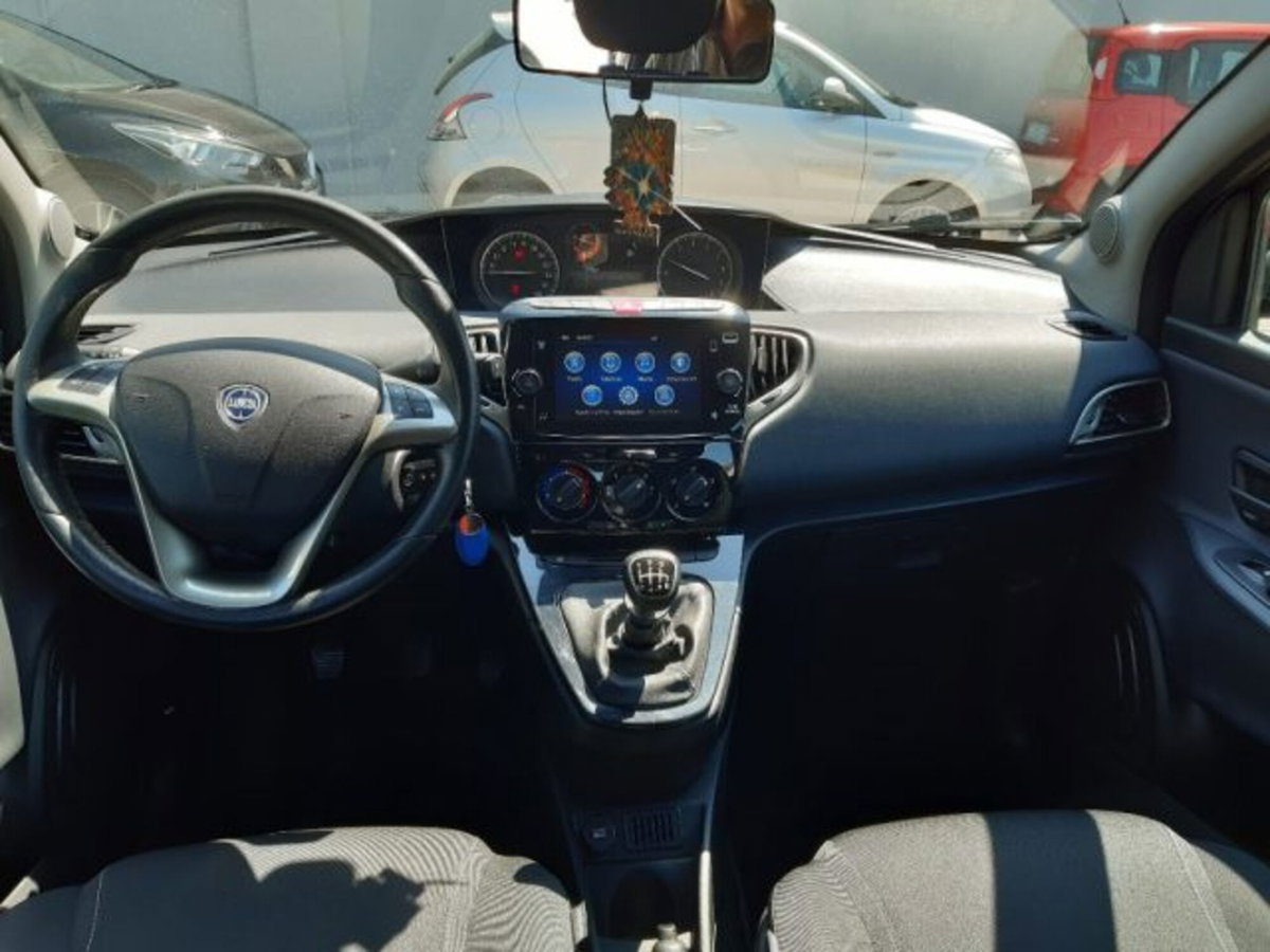 Lancia Ypsilon 1.0 FireFly 5 porte S&S Hybrid Alberta Ferretti (5)