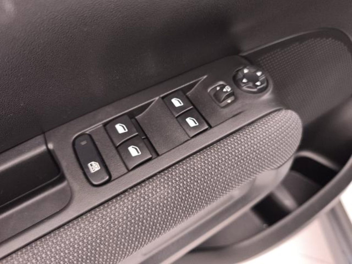 Citroen C3 Aircross BlueHDi 120 S&S EAT6 Shine (19)