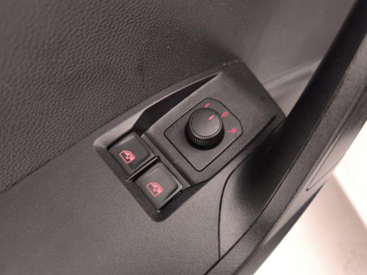 SEAT Ibiza 1.0 TGI 5 porte Reference (18)
