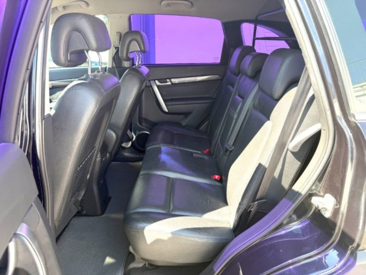 Chevrolet Captiva 2.0 VCDi LS (12)