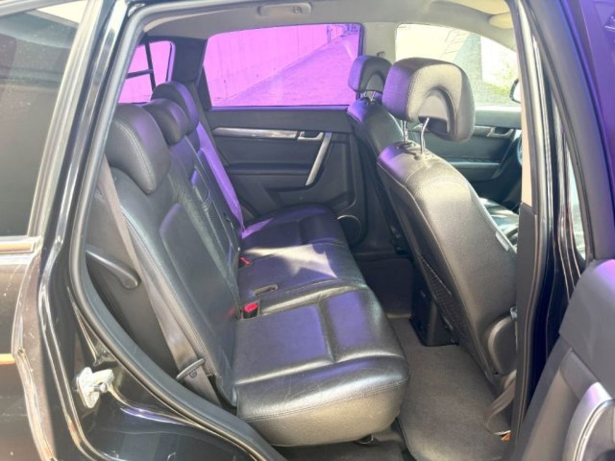 Chevrolet Captiva 2.0 VCDi LS (13)