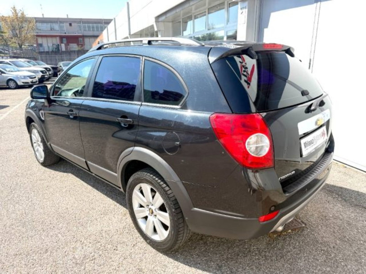 Chevrolet Captiva 2.0 VCDi LS (4)