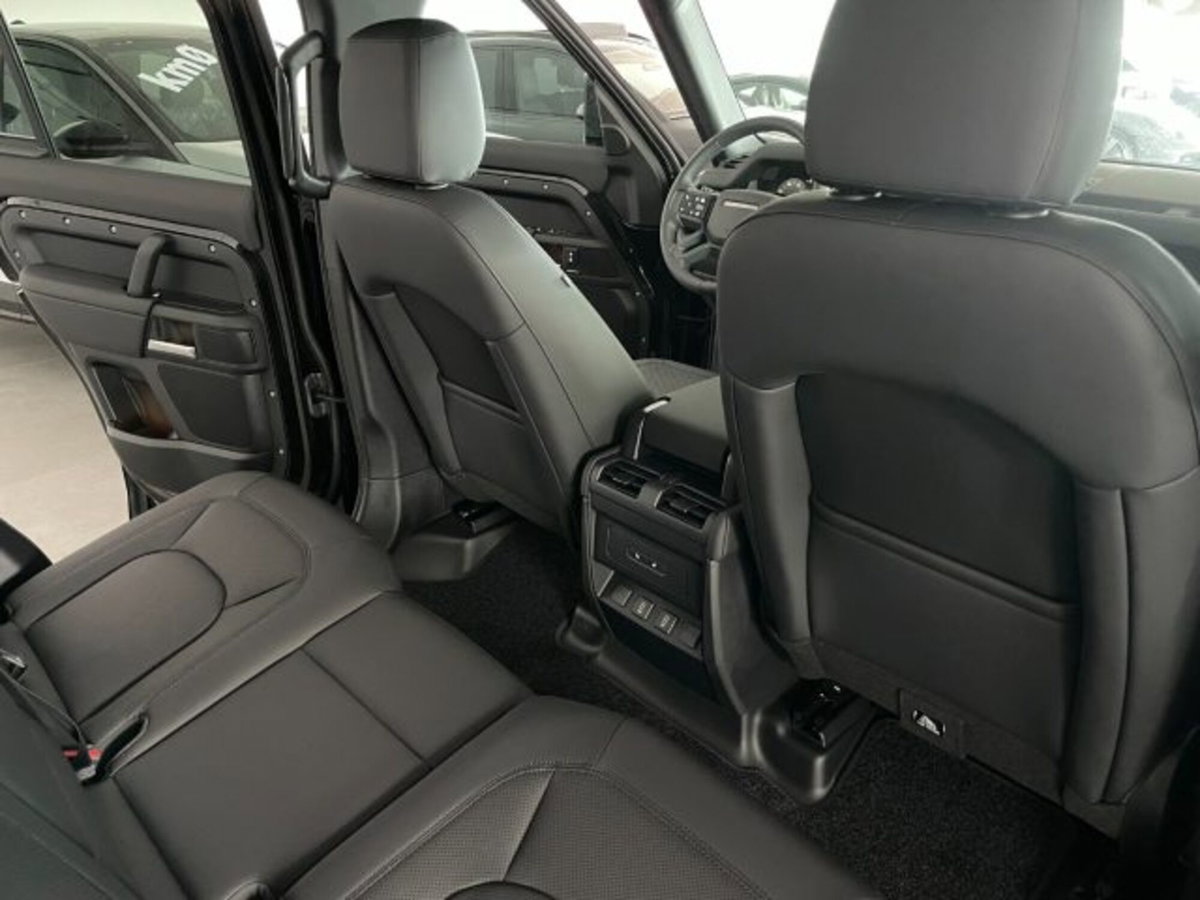 Land Rover Defender 110 3.0d i6 mhev X-Dynamic SE awd 250cv auto (11)