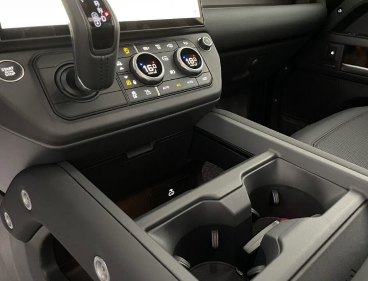 Land Rover Defender 110 3.0d i6 mhev X-Dynamic SE awd 250cv auto (8)
