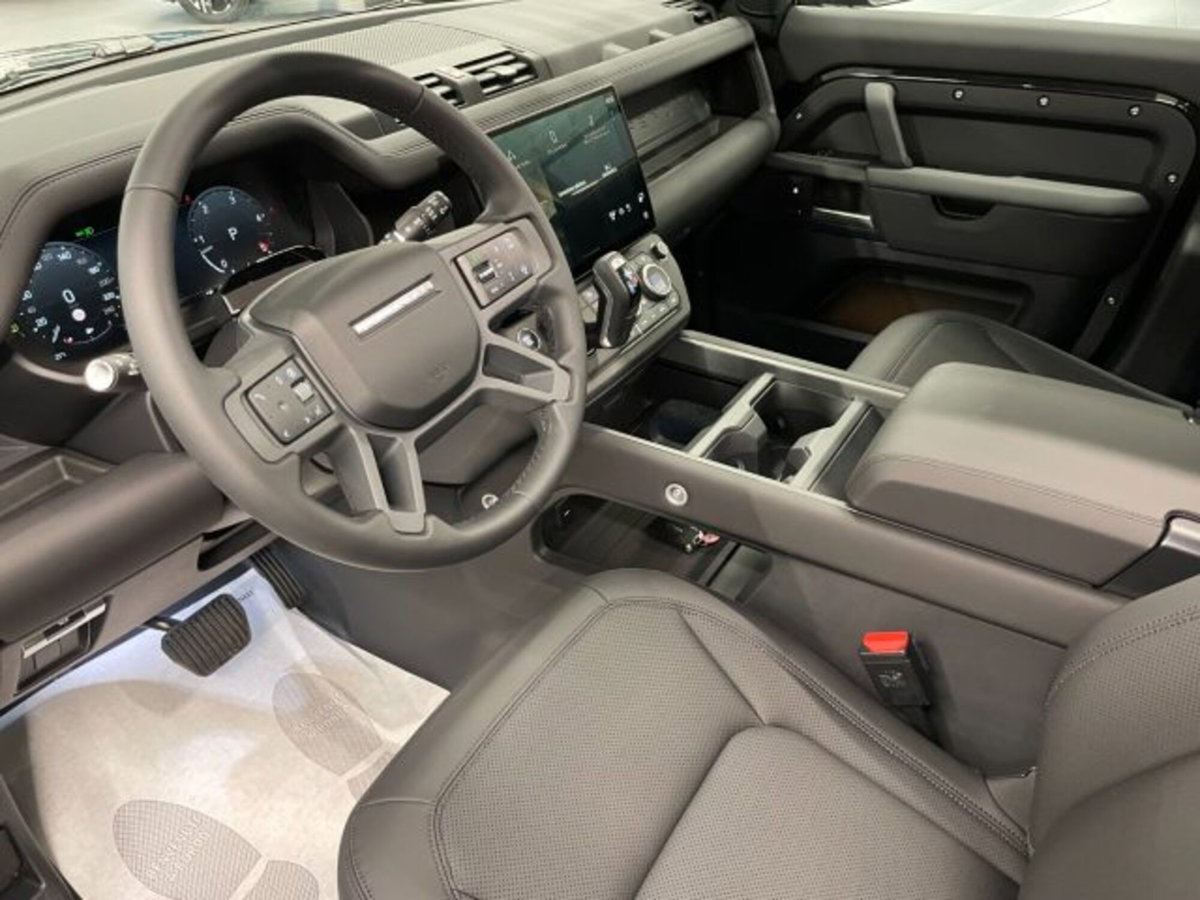 Land Rover Defender 110 3.0d i6 mhev X-Dynamic SE awd 200cv auto (13)
