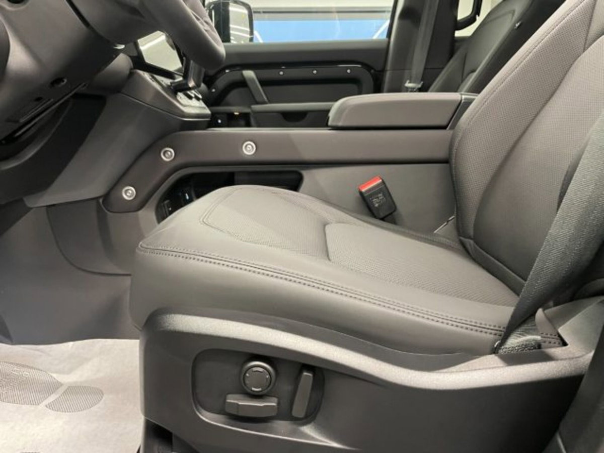 Land Rover Defender 110 3.0d i6 mhev X-Dynamic SE awd 200cv auto (15)