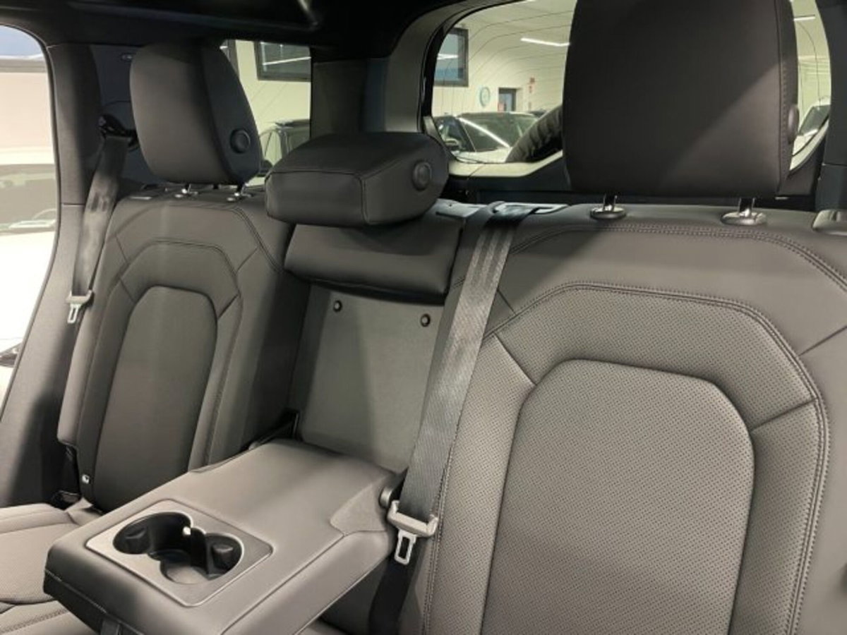 Land Rover Defender 110 3.0d i6 mhev X-Dynamic SE awd 200cv auto (19)