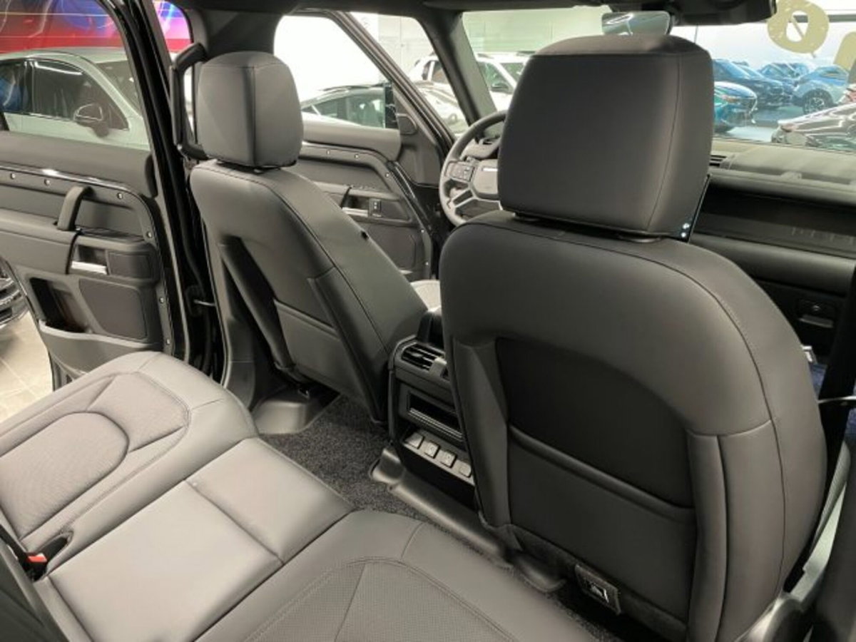Land Rover Defender 110 3.0d i6 mhev X-Dynamic SE awd 200cv auto (5)