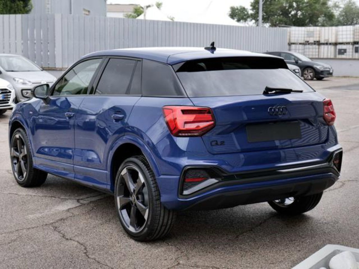 Audi Q2 30 2.0 tdi Identity Black (3)