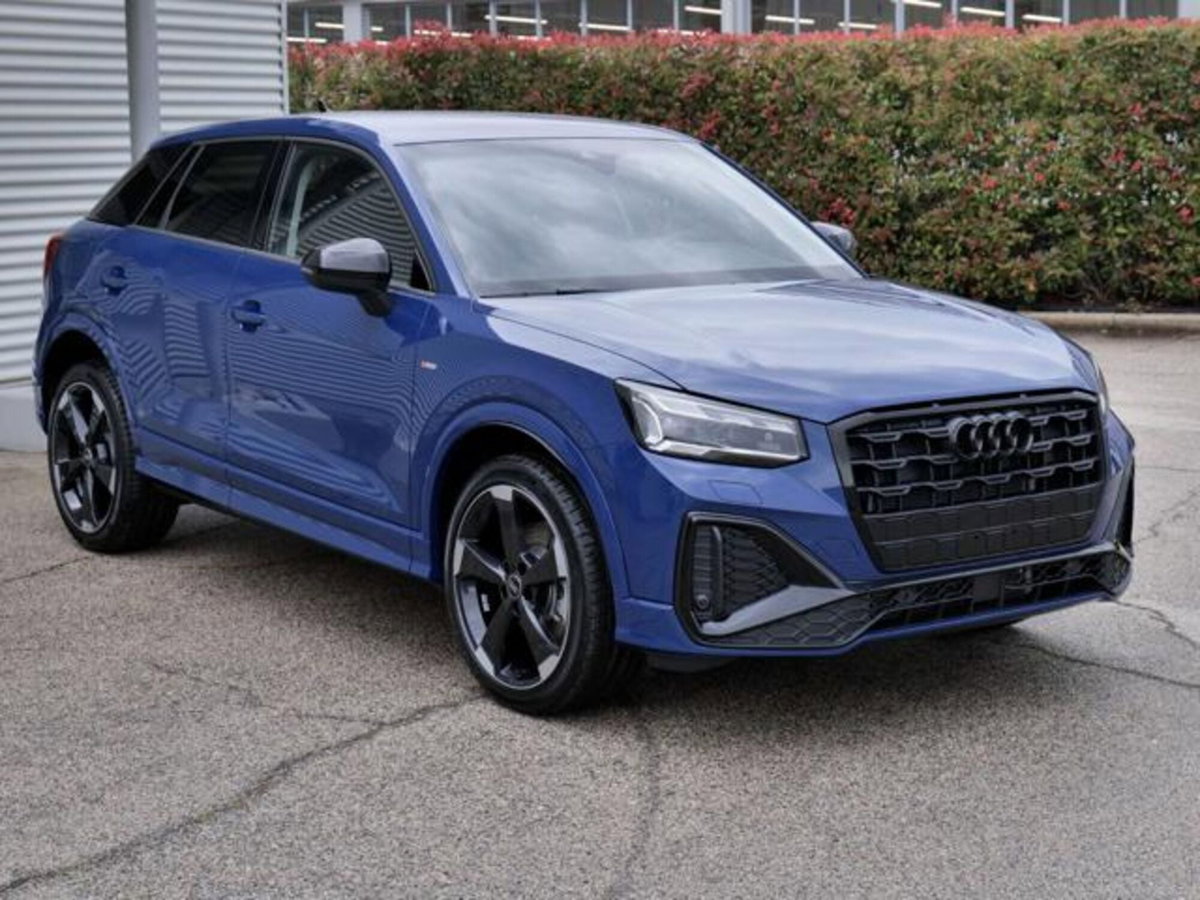 Audi Q2 30 2.0 tdi Identity Black (4)