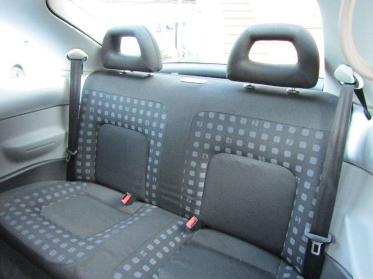 Volkswagen New Beetle 2.0 (10)