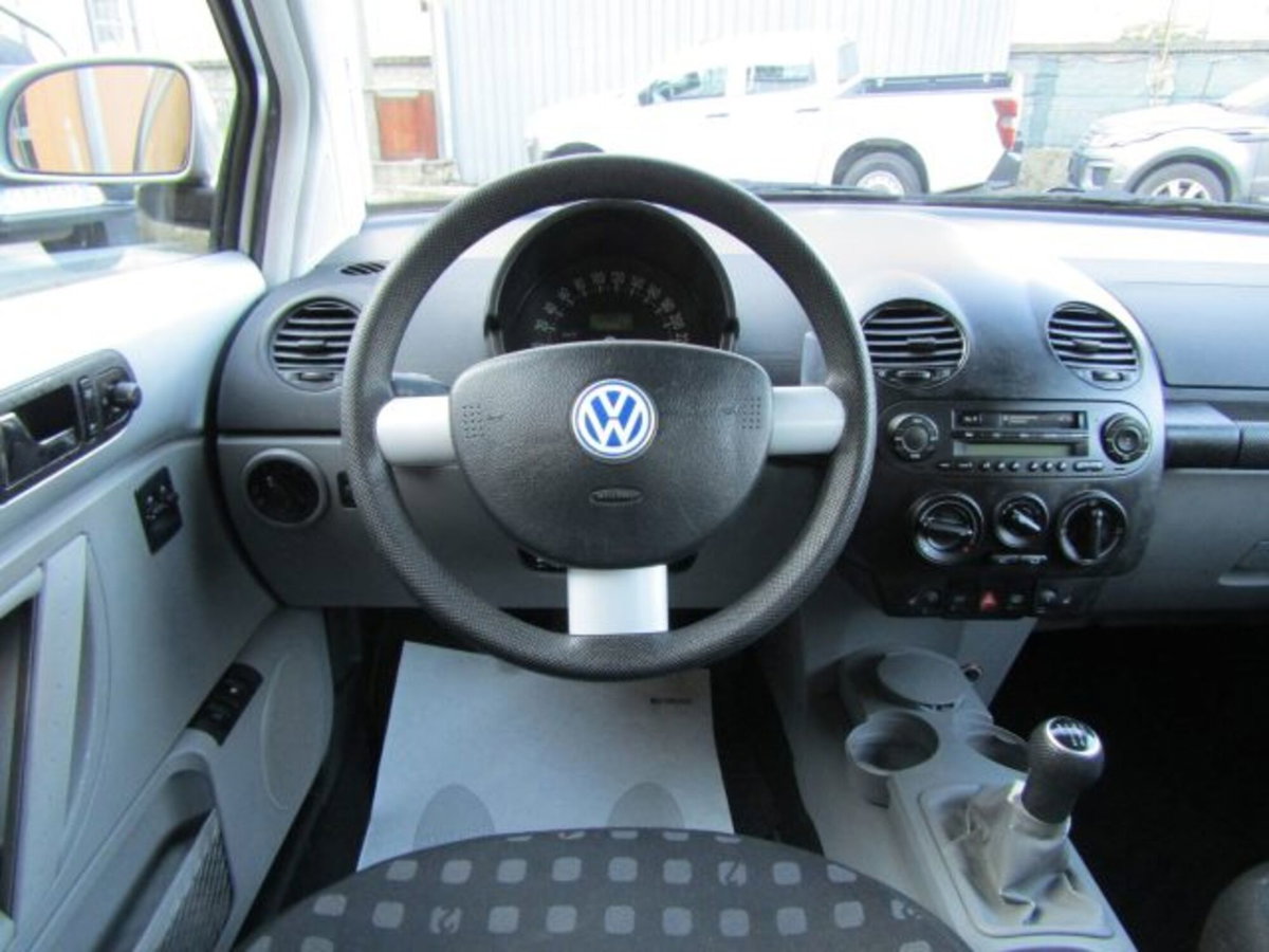 Volkswagen New Beetle 2.0 (15)