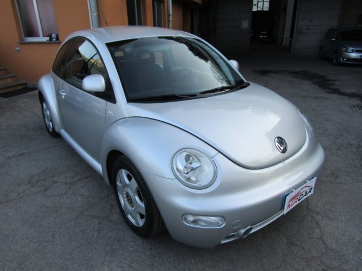 Volkswagen New Beetle 2.0 (3)