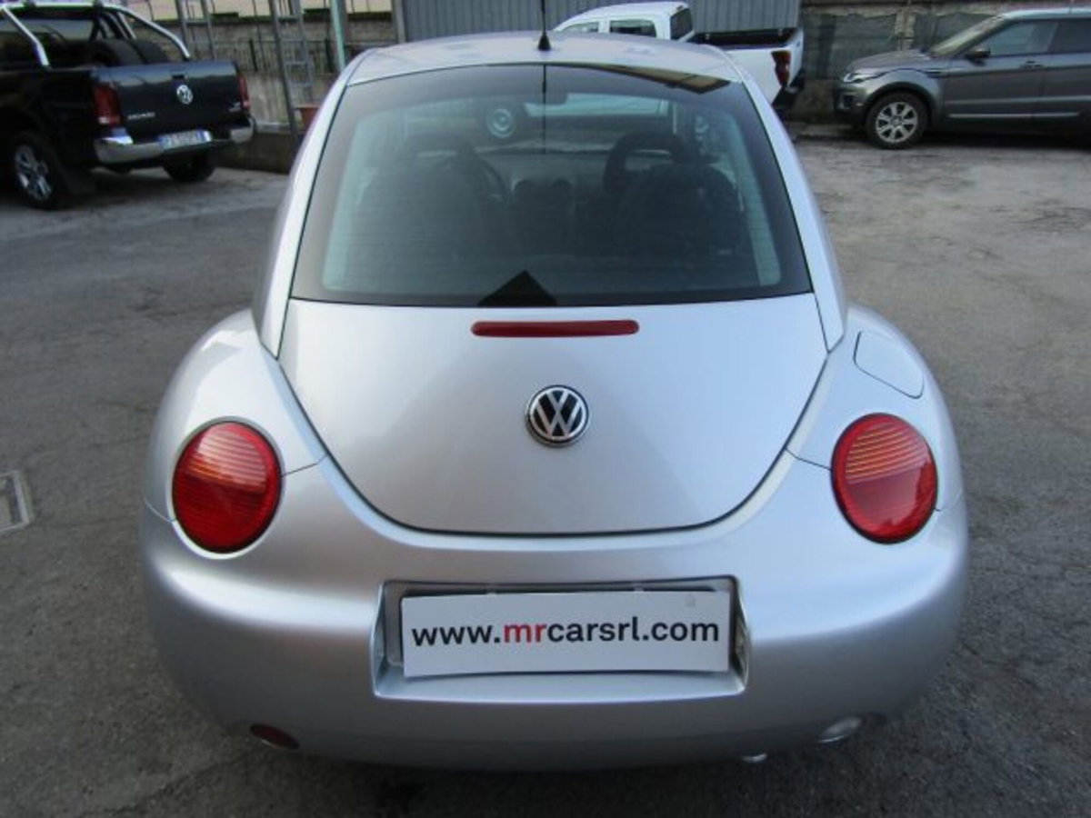 Volkswagen New Beetle 2.0 (5)