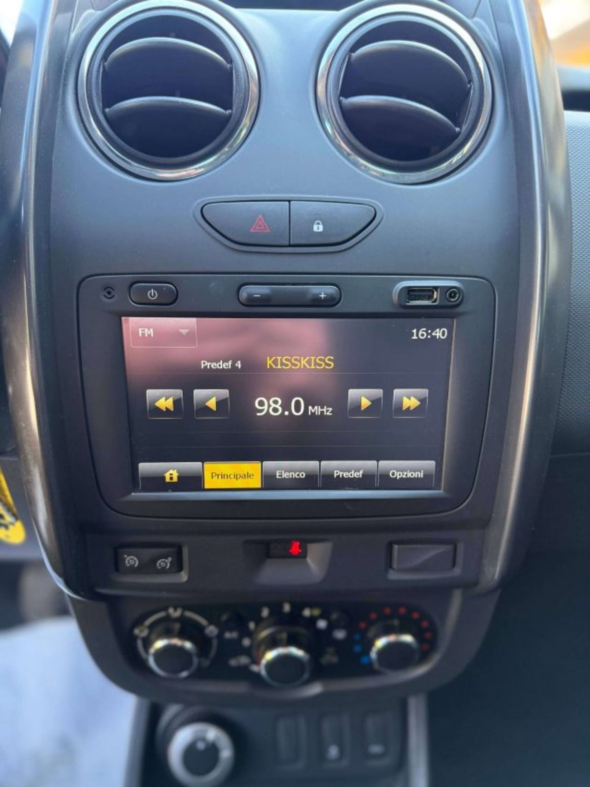 Dacia Duster 1.5 dCi 110CV 4x4 Ambiance (11)