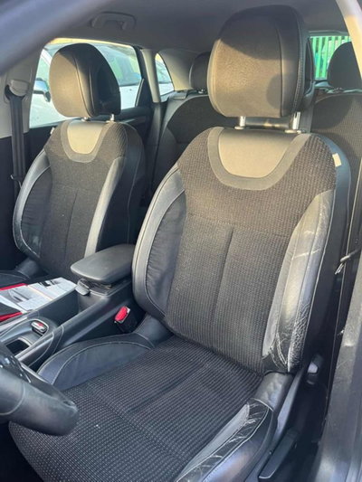 Citroen C4 1.6 HDi 110 Exclusive (13)