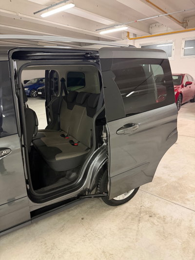 Ford Tourneo Courier 1.5 TDCI 95 CV Titanium (13)