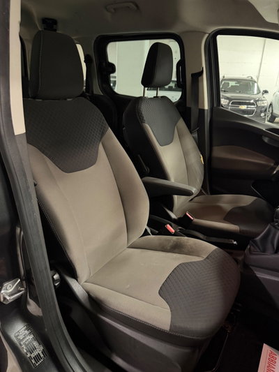 Ford Tourneo Courier 1.5 TDCI 95 CV Titanium (19)