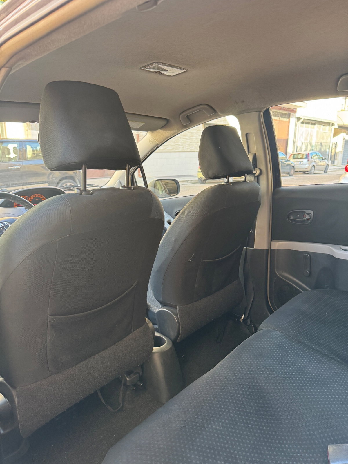 Toyota Yaris 1.D-4D DPF 5 porte M-MT Sol (6)