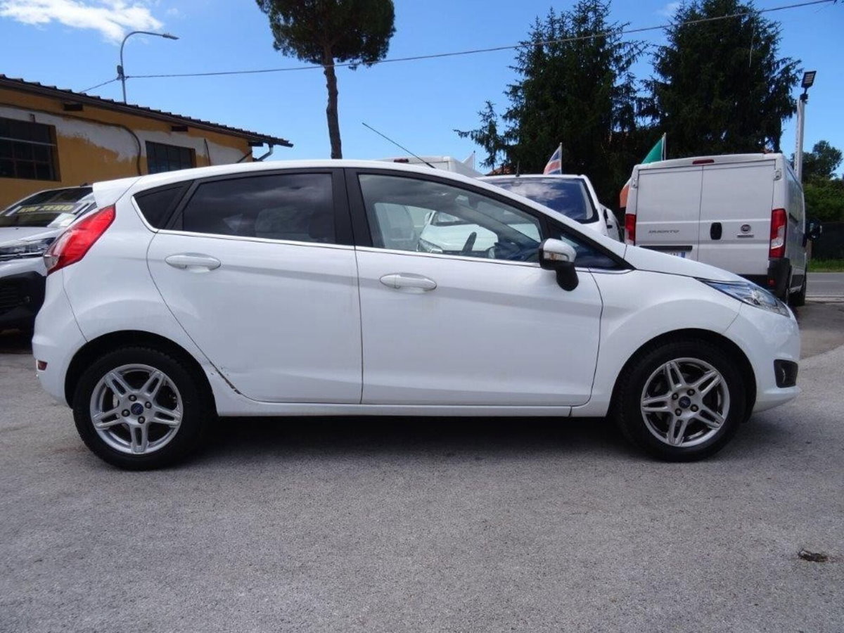 Ford Fiesta 1.4 5p. Bz.- GPL Titanium (10)
