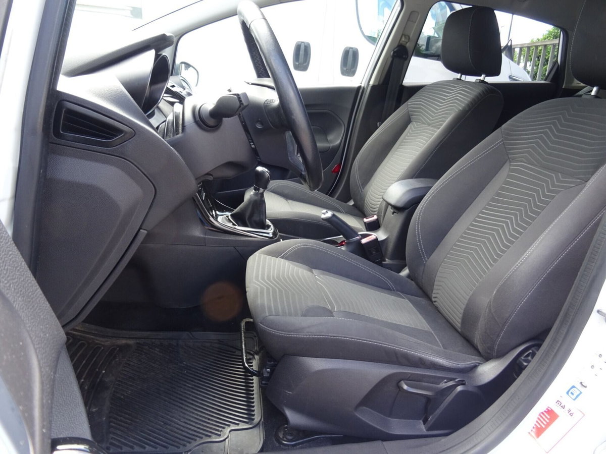 Ford Fiesta 1.4 5p. Bz.- GPL Titanium (15)