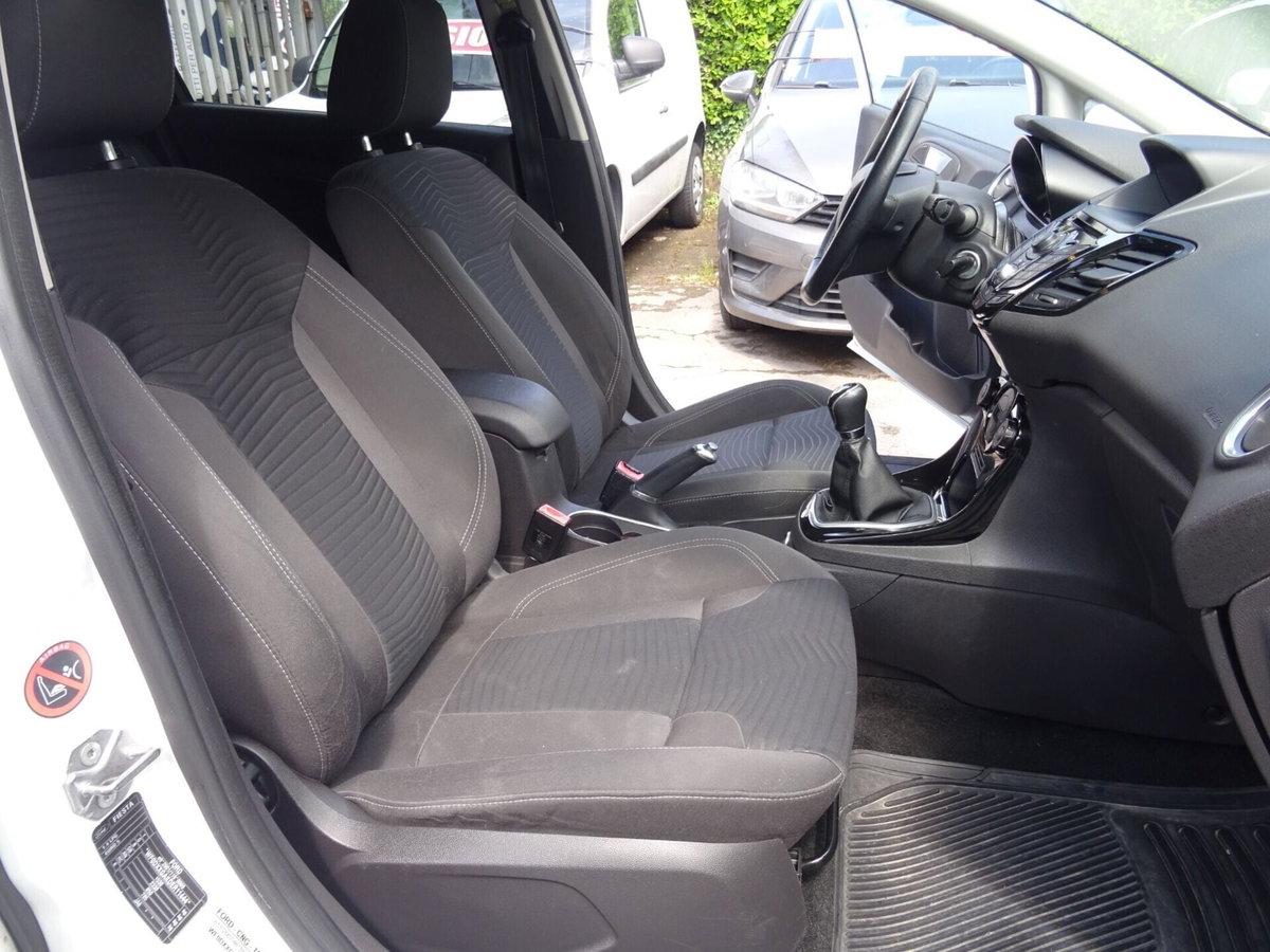 Ford Fiesta 1.4 5p. Bz.- GPL Titanium (16)