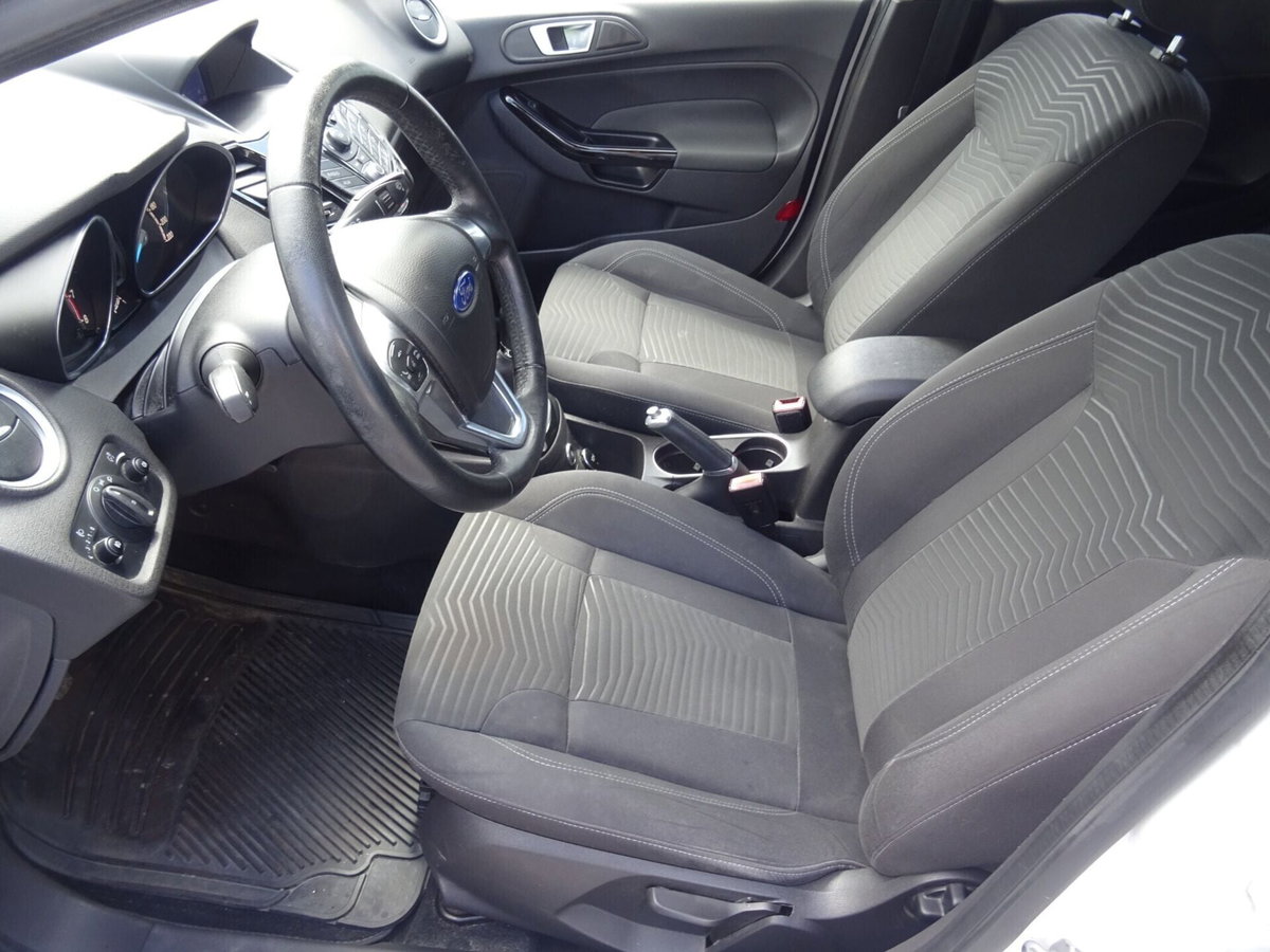 Ford Fiesta 1.4 5p. Bz.- GPL Titanium (17)