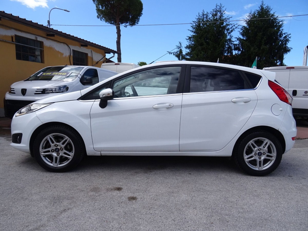 Ford Fiesta 1.4 5p. Bz.- GPL Titanium (9)
