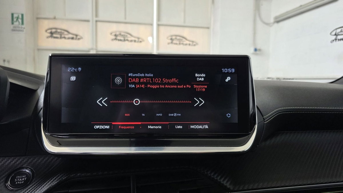 Peugeot 2008 BlueHDi 130 S&S EAT8 GT Line (12)