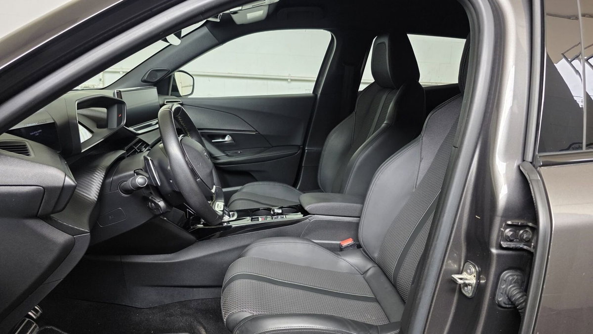 Peugeot 2008 BlueHDi 130 S&S EAT8 GT Line (7)