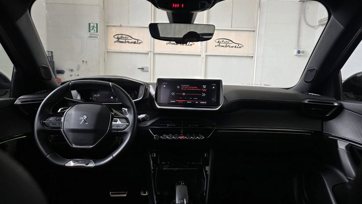 Peugeot 2008 BlueHDi 130 S&S EAT8 GT Line (9)