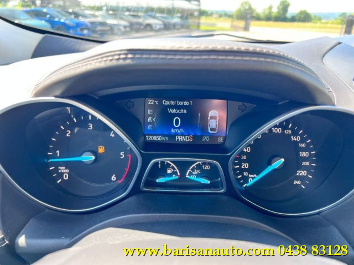 Ford Kuga 2.0 TDCI 150 CV S&S 4WD Powershift Vignale (18)