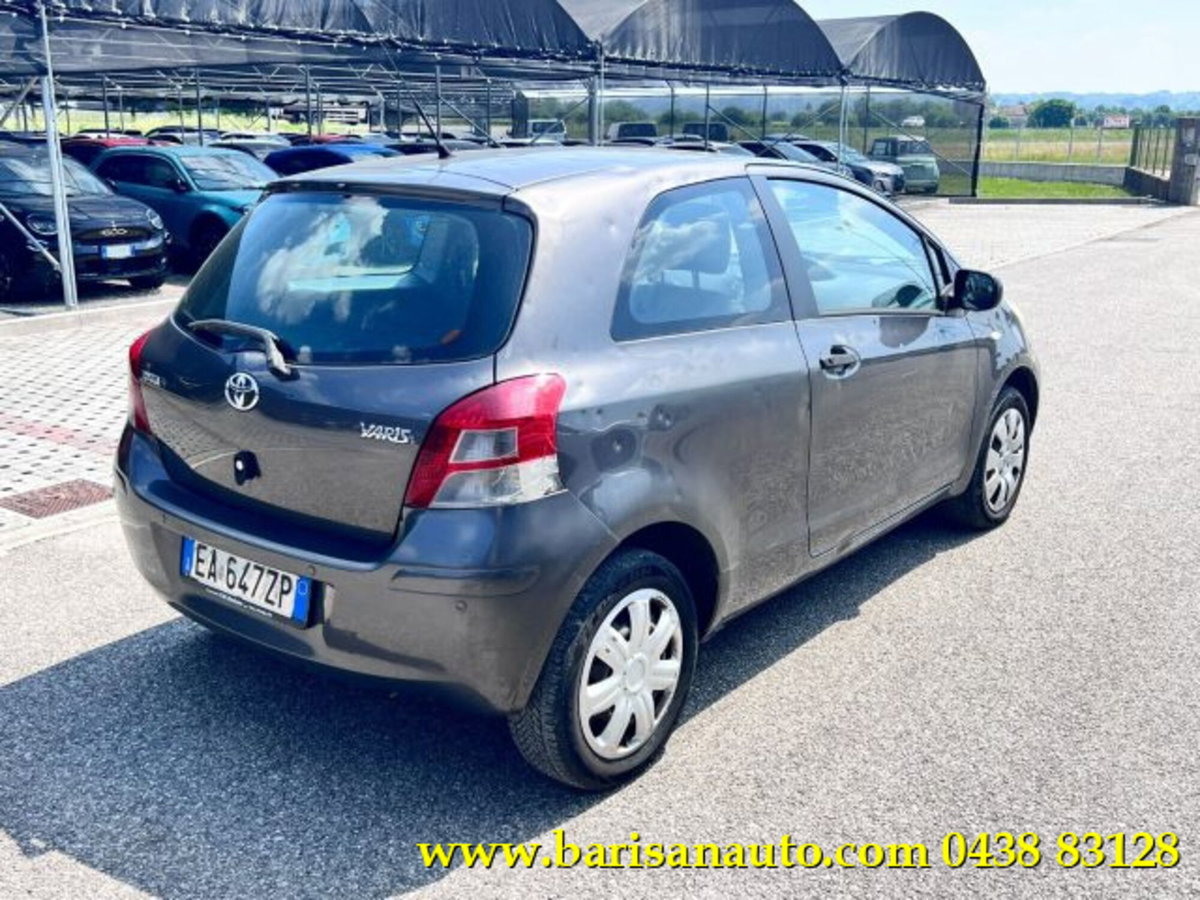Toyota Yaris 1.0 3 porte (3)